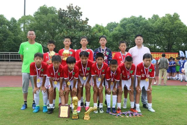欧联附加赛-奇克双响莱奥破门 AC米兰3-0雷恩