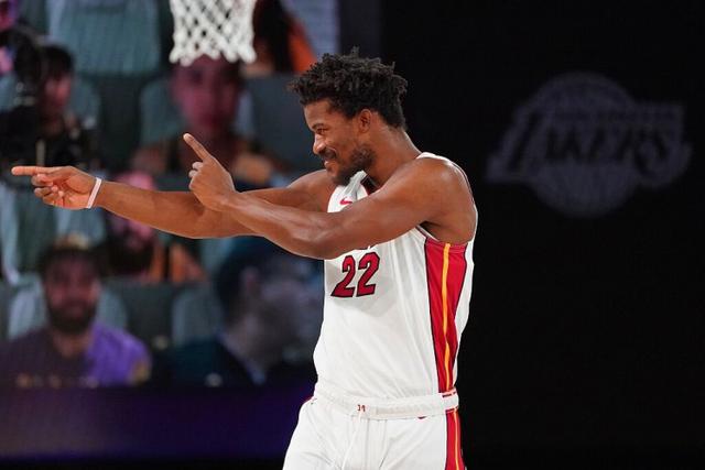 CBA罚单：黄荣奇停赛3场罚款15万 崔永熙罚2万